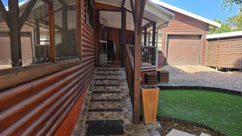 3 Bedroom Property for Sale in Fraaiuitsig Western Cape